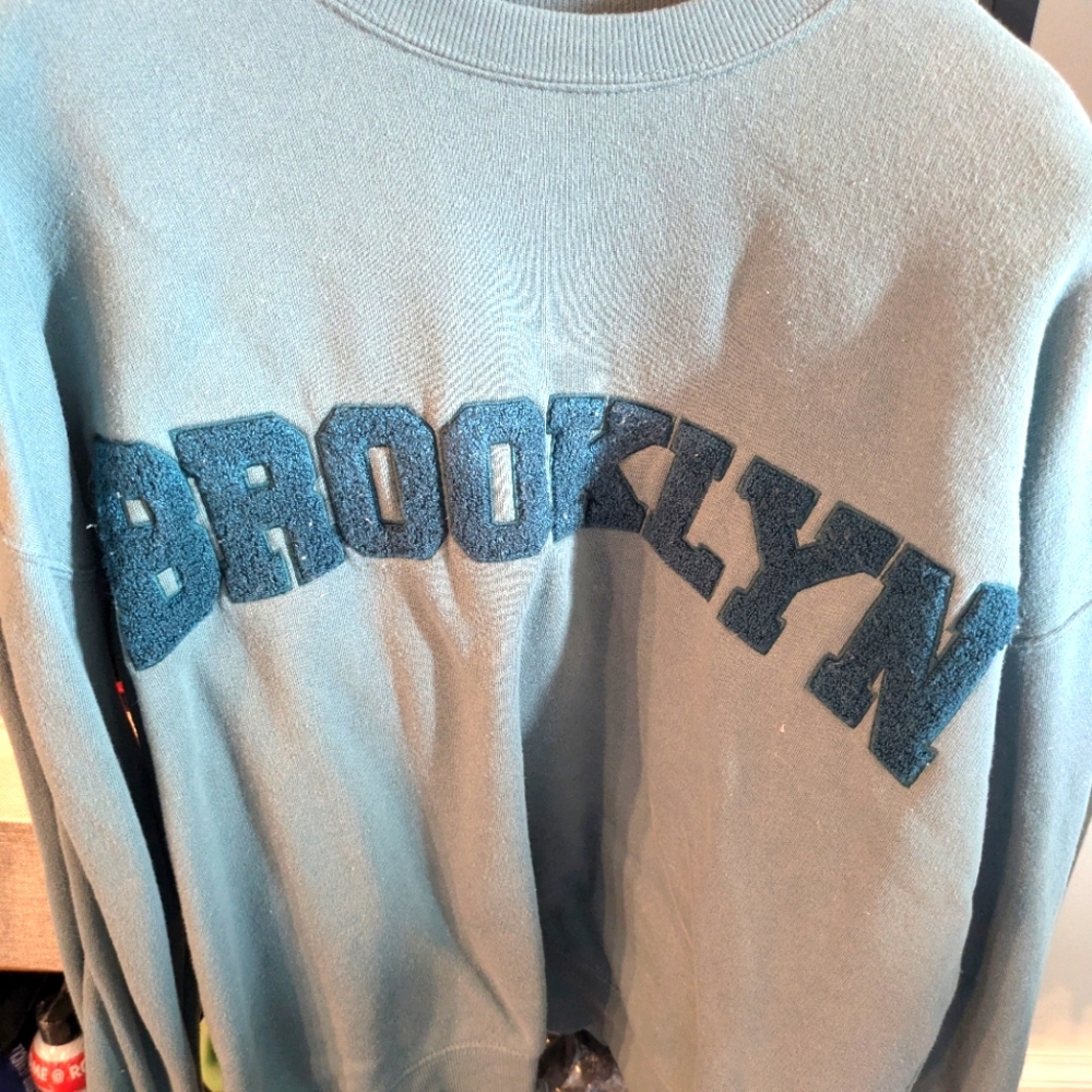 Sweatshirt